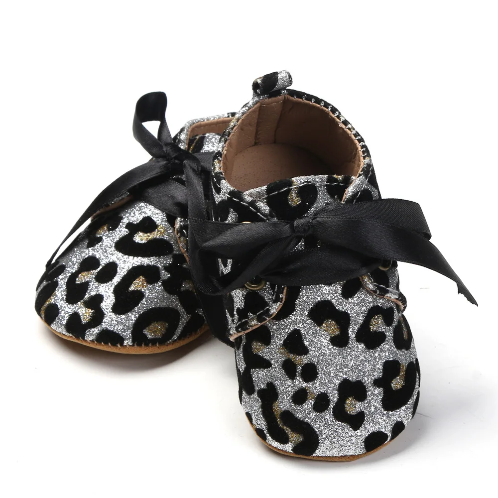 Новинка; сверкающая обувь для девочек для тех, кто только начинает ходить, детская обувь, Новорожденные детские ботинки с блестками на мягкой подошве леопардовой расцветки детское кружевное платье со шнуровкой, обувь с бантом