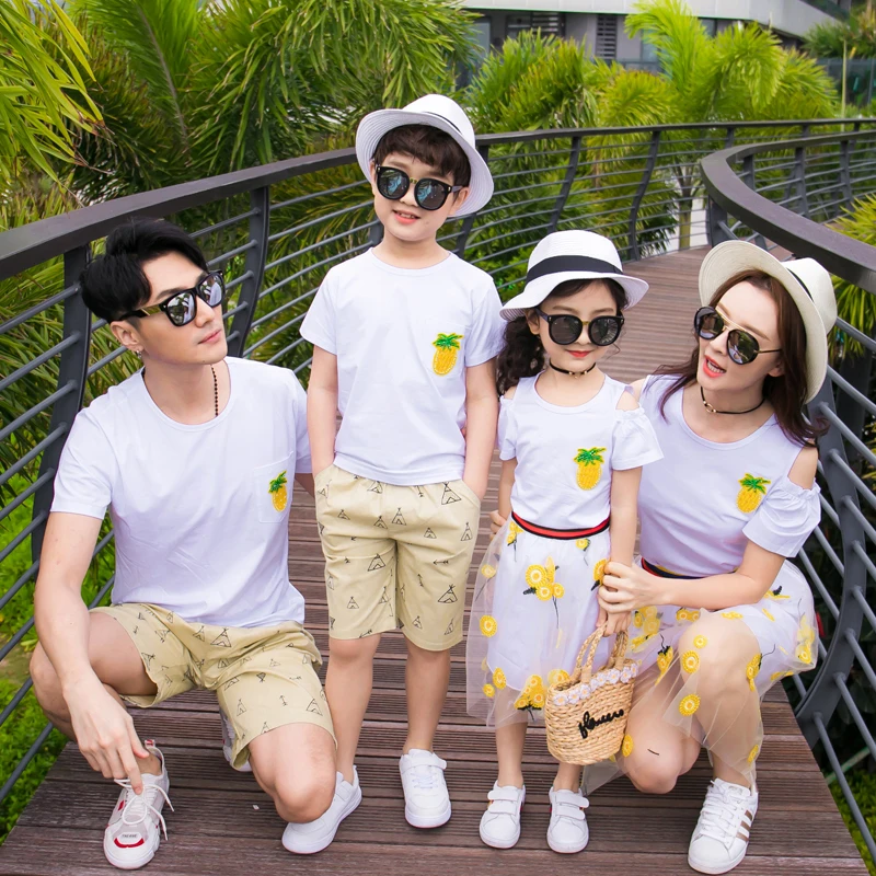 

Hot Sale Family Matching Outfits Clothing Mother And Daughter T-shirt+Mesh Skirt Clothes Father Son Suit 2019 New Family Cloth