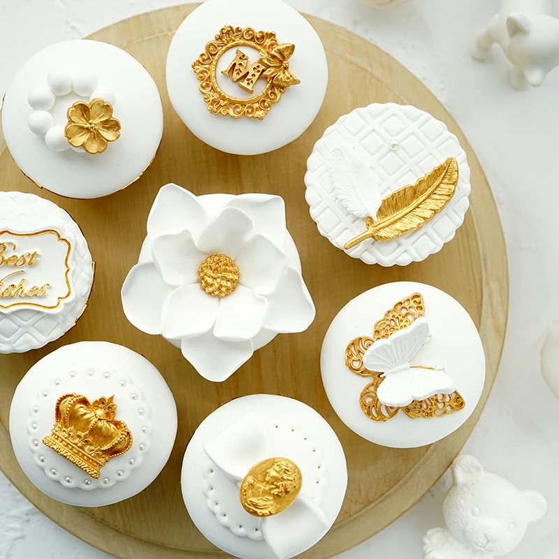 

Simulation cup cake photo prop ornaments golden cup cake Simulation fondant cup cake Brass element artificial food home decor