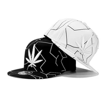 Прохладный в виде кленового листа вышивка шапка "хип-хоп" для Для мужчин Для женщин принт кепки с плоским козырьком регулируемого Размеры черный, белый цвет Snapback Бейсбол шапки