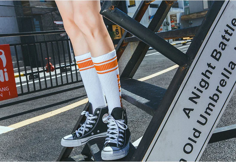 Дамы тенденция носки осень-зима полосы письмо пятки Harajuku Стиль улица хип-хоп скейтборд колено Для женщин носки D119