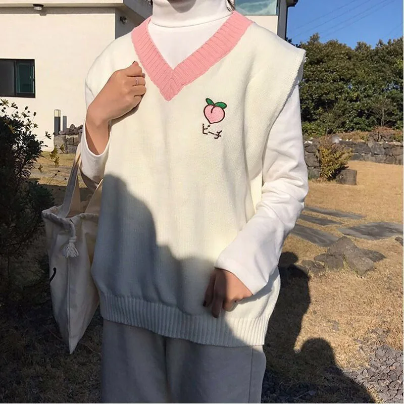 Koop Vrouwelijke Harajuku leuke college borduren v hals Aardbei borduren trui vrouwen vintage trui kawaii vrouwen top S XL