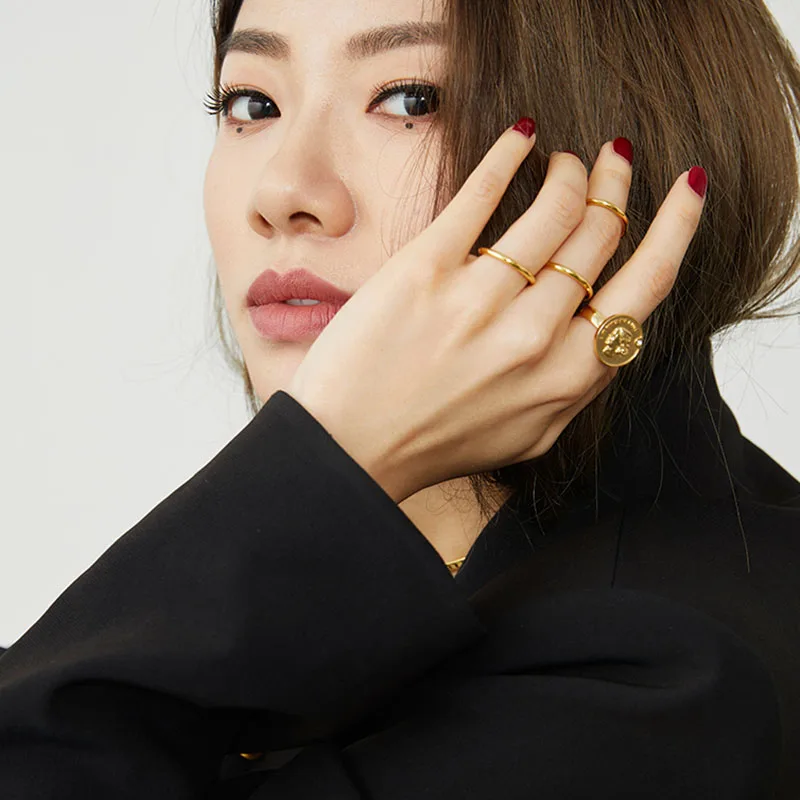 

SRCOI Gold Metal Coin Queen Head Geometric Hexagon Knuckle Rings Simple Personalized Portrait Open Adjustable Ring For Women