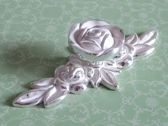 Kitchen With Decorative Knobs Kitchen With Decorative Knobs