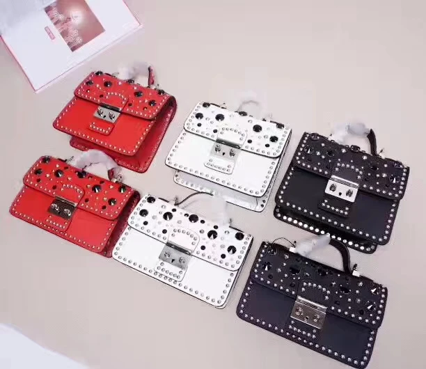 

free shipping New set auger small party bag leather shoulder chain rivet slanting across the portable bags fashionable joker