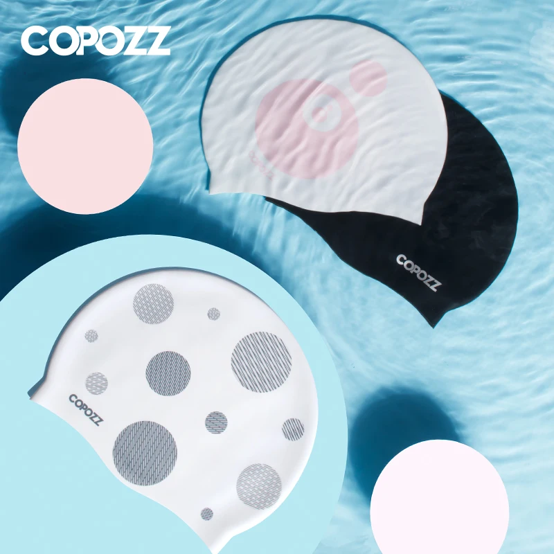 Copozz مرونة السيليكون المطاط للماء حماية آذان طويلة الشعر الرياضية حمام سباحة قبعة حجم الحرة السباحة كاب للرجال النساء الكبار Copozz مرونة السيليكون المطاط للماء حماية آذان طويلة الشعر الرياضية حمام سباحة قبعة حجم الحرة السباحة كاب للرجال النساء الكبار