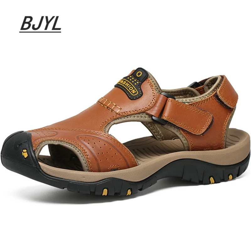 

Leather casual sandals summer new hole shoes beach large size Baotou non-slip casual breathable men's shoes