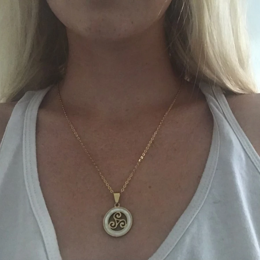 HOBBORN-Women-Men-Teen-Wolf-Pendant-Necklace-Stainless-Steel-Shell-Triskele-Triskelion-Allison-Argent-Choker-Cosplay