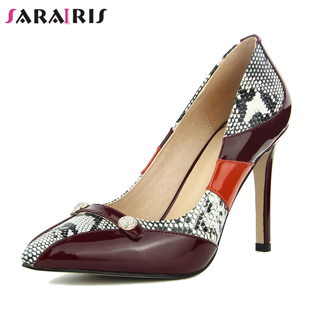 SARAIRIS/Новые Модные Разноцветные туфли с острым носком и металлическими украшениями, женские повседневные демисезонные туфли-лодочки