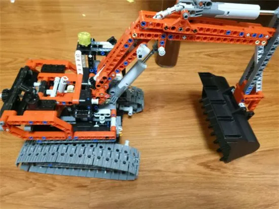 

Genuine Technic Series The Red Engineering Excavator Set Building Blocks Bricks Educational Toys Boys LEPINS Christmas Gift