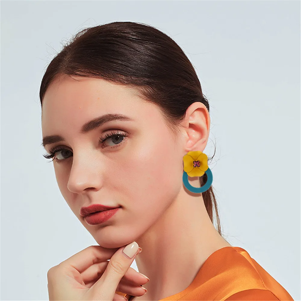 

CRLEY New Classic Acrylic Stud Earrings Flowers Jewelry For Women's Fashion Round Circle Creative Personality Gift Jewelry