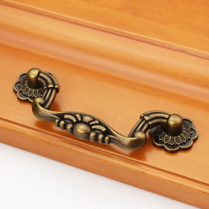 Hole C:C: 78mm/96mm antique brass color furniture handle kitchen cabinet handle drawer pulls with base Hole C:C: 78mm/96mm antique brass color furniture handle kitchen cabinet handle drawer pulls with base