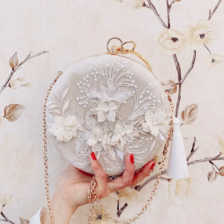 

3D Flower Embroidery Vintage Circular Evening Bag Women Bag For Clutches Bags Small Party Minaudiere Handbags Purse Wedding Bags