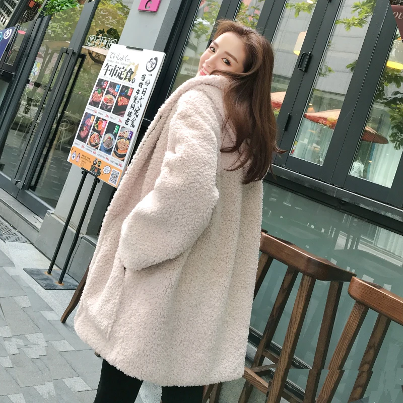 Меховая куртка с капюшоном, зимнее корейское длинное пальто из искусственного меха ягненка, белое модное повседневное пальто из искусственного меха