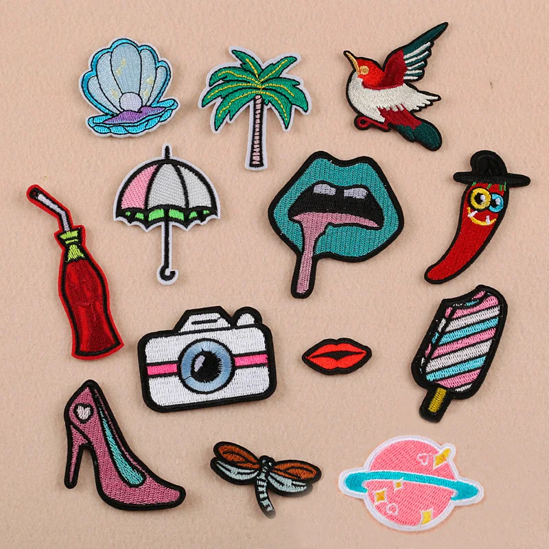 

2018 Fun Patches Gril Shoe Lips Chili Bee Shell Iron Patches Sew Fabric Sticker For Clothes Badge Embroidered Appliques DIY