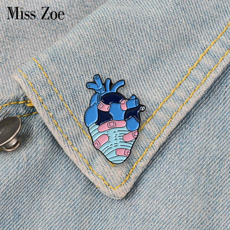 

Band Aid Heart Enamel Pin Wounded Organ Heart Brooches Bag Clothes Lapel Pin Punk Badge Medical Jewelry Gift for Doctor