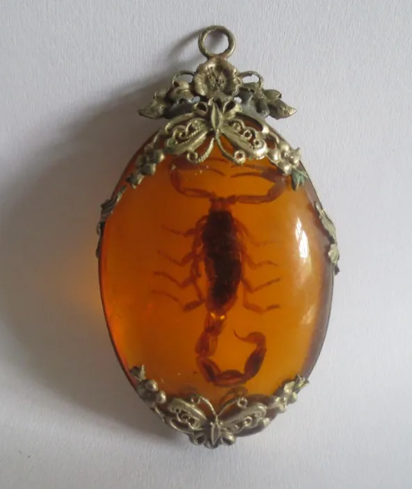 

Tibet siliver Handwork amber with real scorpion statue free shipping