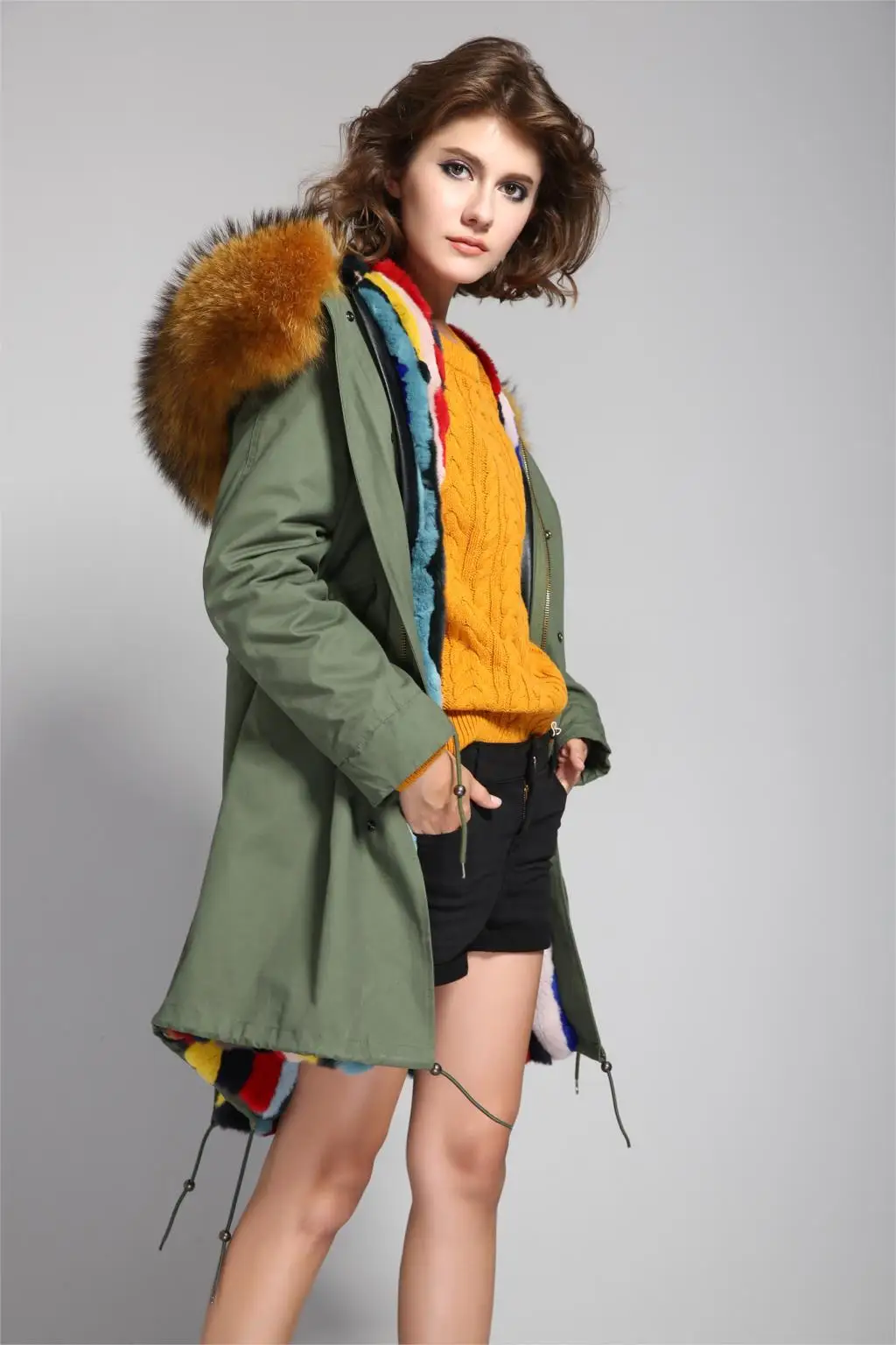 Новая модная женская верхняя одежда с большим воротником из меха енота средней длины с капюшоном в стиле милитари, настоящая подкладка из кроличьего меха, зимняя теплая куртка
