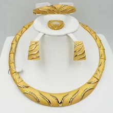 2018 New Wholesale Gorgeous African Vintage Jewelry Sets Gold Color Necklace Set Charms Wedding Bridal Fashion Dubai Jewelry