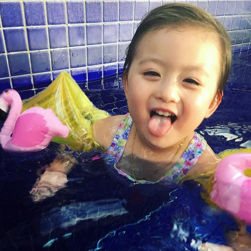 Musim Panas Kolam Renang Tiup Lucu Pink Flamingo Bayi Lengan