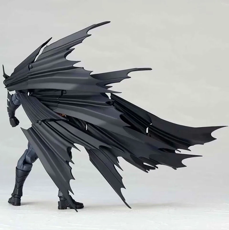  DC Revoltech Batman NO.009 Comics Justice League Superhero PVC Action Figure Collectible Model Gift