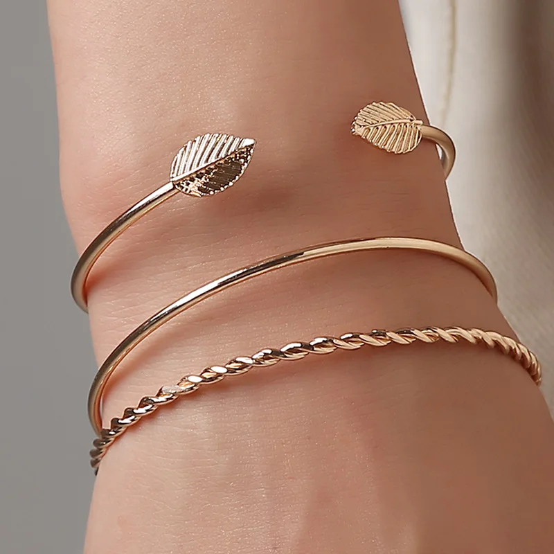 

Europe and the United States simple personality bracelet new hot fashion twist leaves three-piece geometric open bracelet