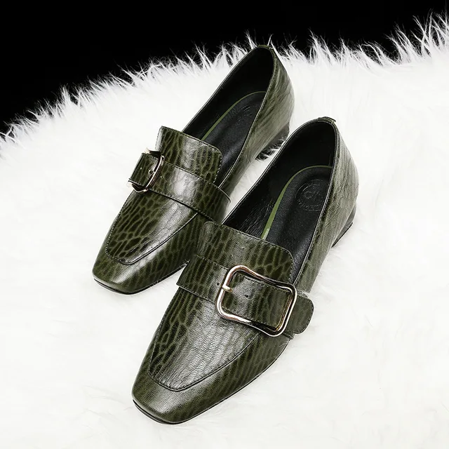 Zapatos de tacón alto de boca profunda con hebilla gruesa Zapatos de tacón alto de boca profunda con hebilla gruesa