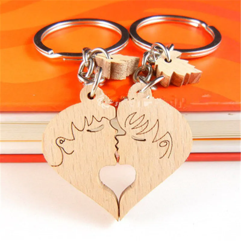 

Europe and the United States hot couple key chain wooden creative key ring wood key ring ring Valentine's Day gift wholesale