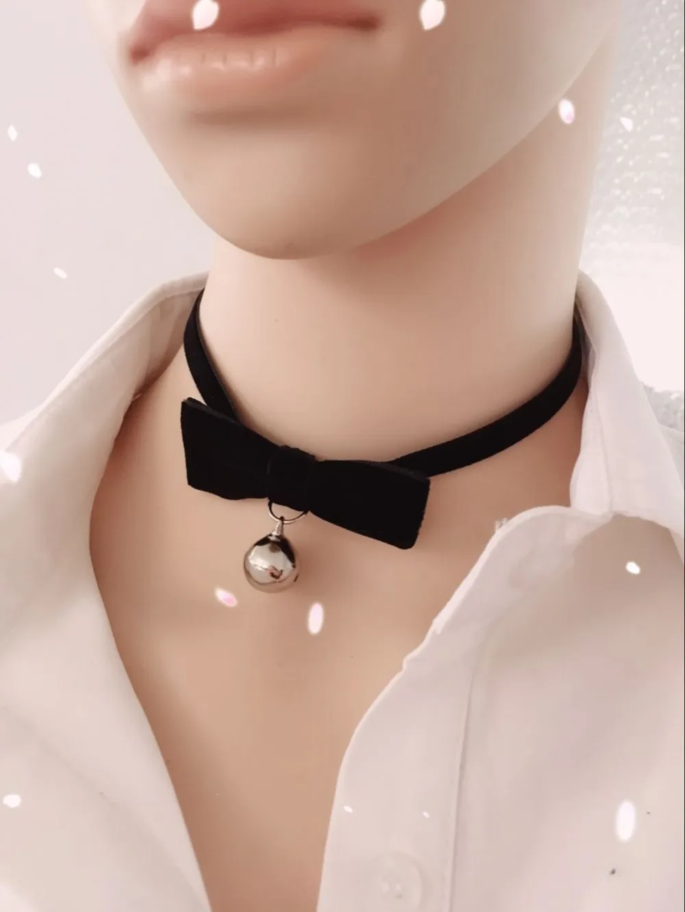 украшение на шею. чокер с бубенчиком. чокер с бубенчиком. колокольчик на шею. колокольчик металлический.