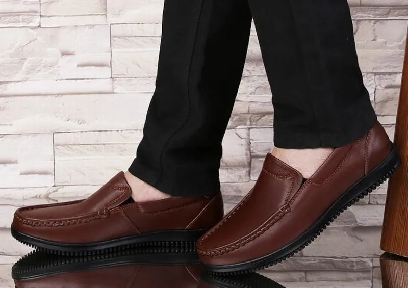 Модные популярные мужские туфли на плоской подошве; дышащие мокасины из натуральной кожи; мужские классические повседневные Мокасины; Лоферы без застежки; обувь для вождения