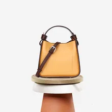 Bag Female New Korean Version Of the Female Bag Bucket Bag Wild Fashion Handbags Simple Contrast Color Shoulder Messenger Bag canvas handbags 2017 new wave korean version of the bag fight color handbag shoulder bag wild messenger bag
