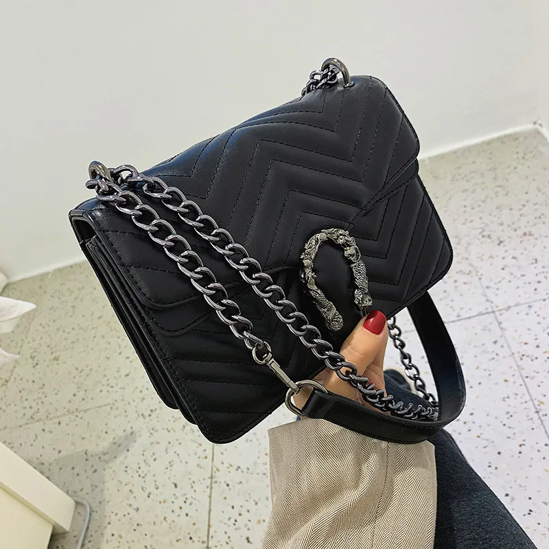 Luxury Brand Women's Bag New Fashion Diamond Chain Single Shoulder Bag Skew Bag Super Fire Black and White Mail Bag