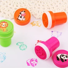 60 шт. Self-чернильные штампы для детей игрушки подарки для гостей товары для праздника для подарок на день рождения для мальчиков и девочек, сумка для вещей наполнители для пиньяты забавная канцелярская принадлежность