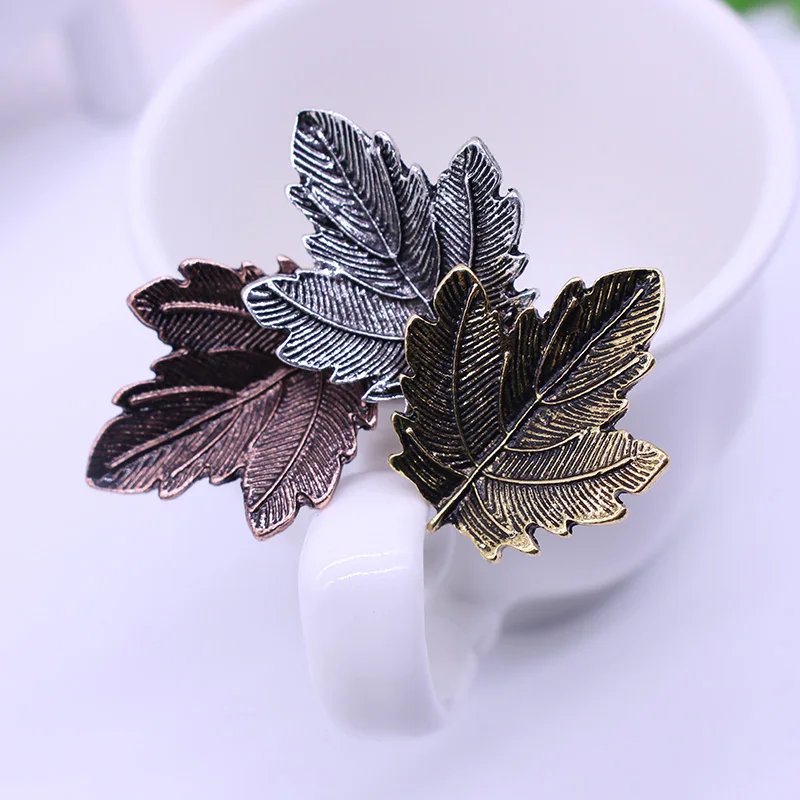 Japan And South Korea Retro Fashion Three Colors Sripe Simple Leaves Collar Brooch Alloy Leaves Brooch The World's Best-Selling