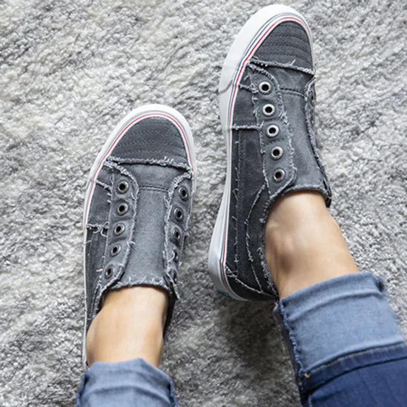 

New Women's Flat-soled White Sneakers Women Unisex Canvas Shoes Fashion Vulcanize Shoes Casual Tenis Feminino Plus Size 35-43