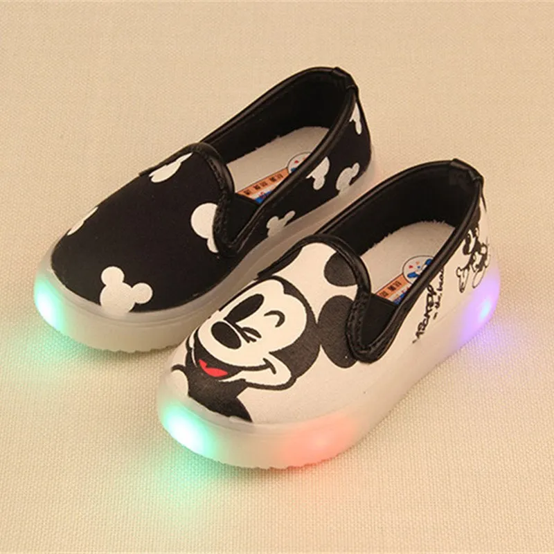 Koop 2017 Lente Zomer 3 Kleuren Baby Meisjes Jongens Anime Cartoon Mickey Hello Kitty Kinderen Sneakers Kids Canvas Platte Casual schoenen