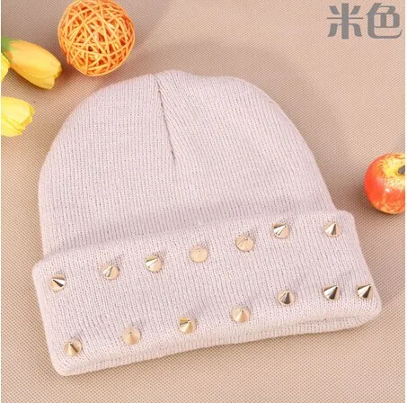 5 шт. трикотажные Неон Для женщин Для мужчин Beanie Девушки Осень Повседневное Кепки шипованных с заклепками теплые зимние Шапки унисекс 19