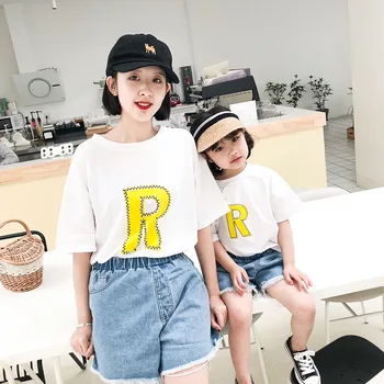 

Summer T-Shirt Family Matching Outfits Dad Mom and Me Cotton Short Sleeve Solid Color Tshirt Letter Son Daughter Fashion Clothes