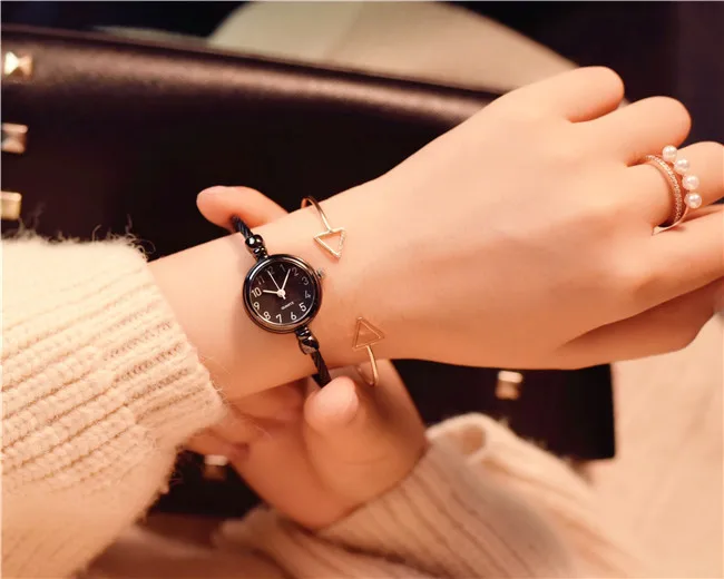 

Retro Black Casual Women Watch Small Mini Elegant Ladies Wristwatch Minimalism Narrow Strap Alloy Watch for Female Girls Clock
