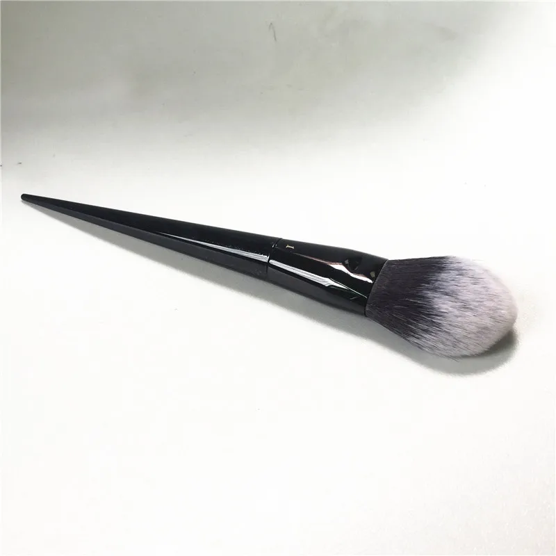 Kat Von D Lock it Edge Powder Brush #1 _ 2