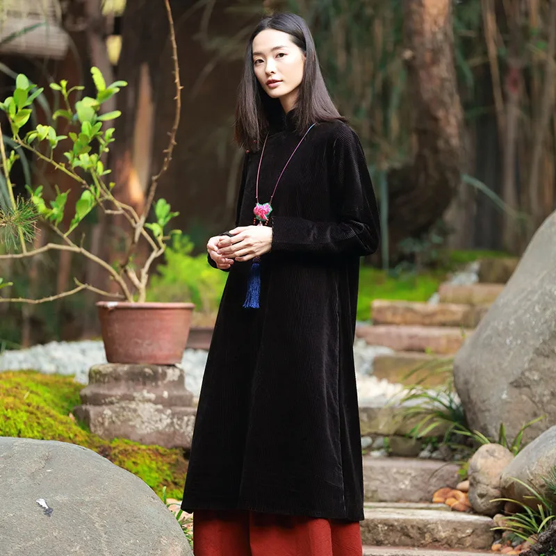 

2019 Spring and Autumn New Arrival Corduroy Coat Long Trench Chinese Style Women Vintage Coat D696