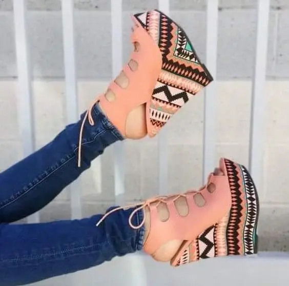

Luxury Geometric Patterns Cross-tied Wedges Sandal Woman Super High Heel Hollow Out Platform Pumps Woman T Stage Gladiator Shoes