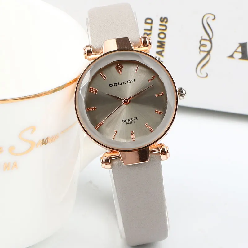 

Fashion Crystal Women Watches Pink Female Starry Sky Dial Leather Quartz Wrist Watch Montre Femme 2019 Rhinestone Ladies Watch