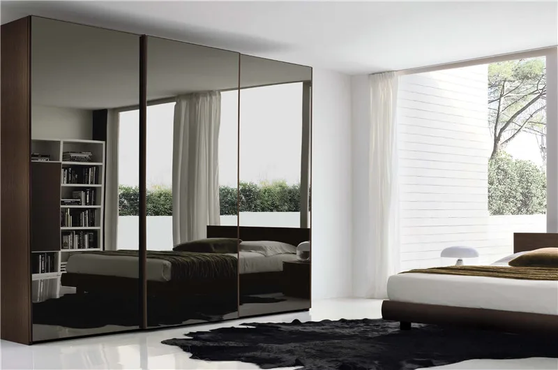 Шкаф-купе в гостиную. Шкаф с зеркалом в интерьере. Аристо классика купе. Ангстрем шкаф купе. Современный шкаф купе с зеркалом.