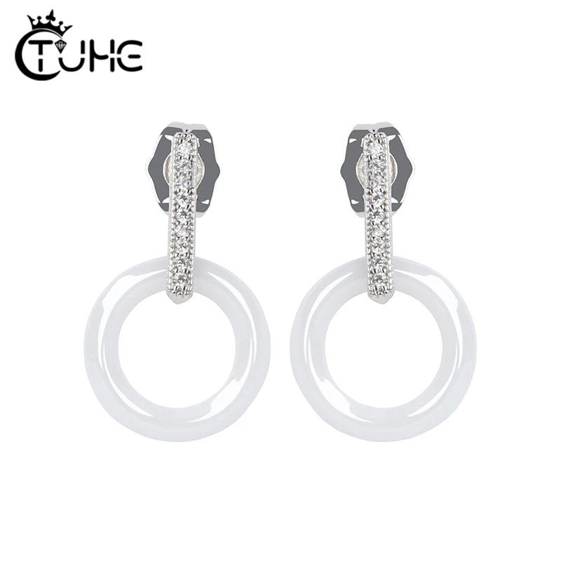 Элегантный Стиль Для женщин серьги-гвоздики в виде колец для Для женщин черный, белый цвет золота Цвет никогда не увядает Керамика серьги Модные украшения оптом