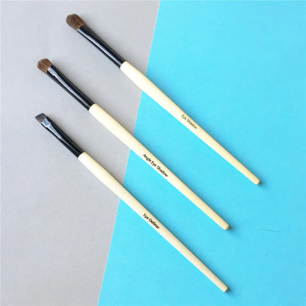 Bobbi Brown Eye Definer Eye Shadow Anlged Eyeshadow Brush _ 2