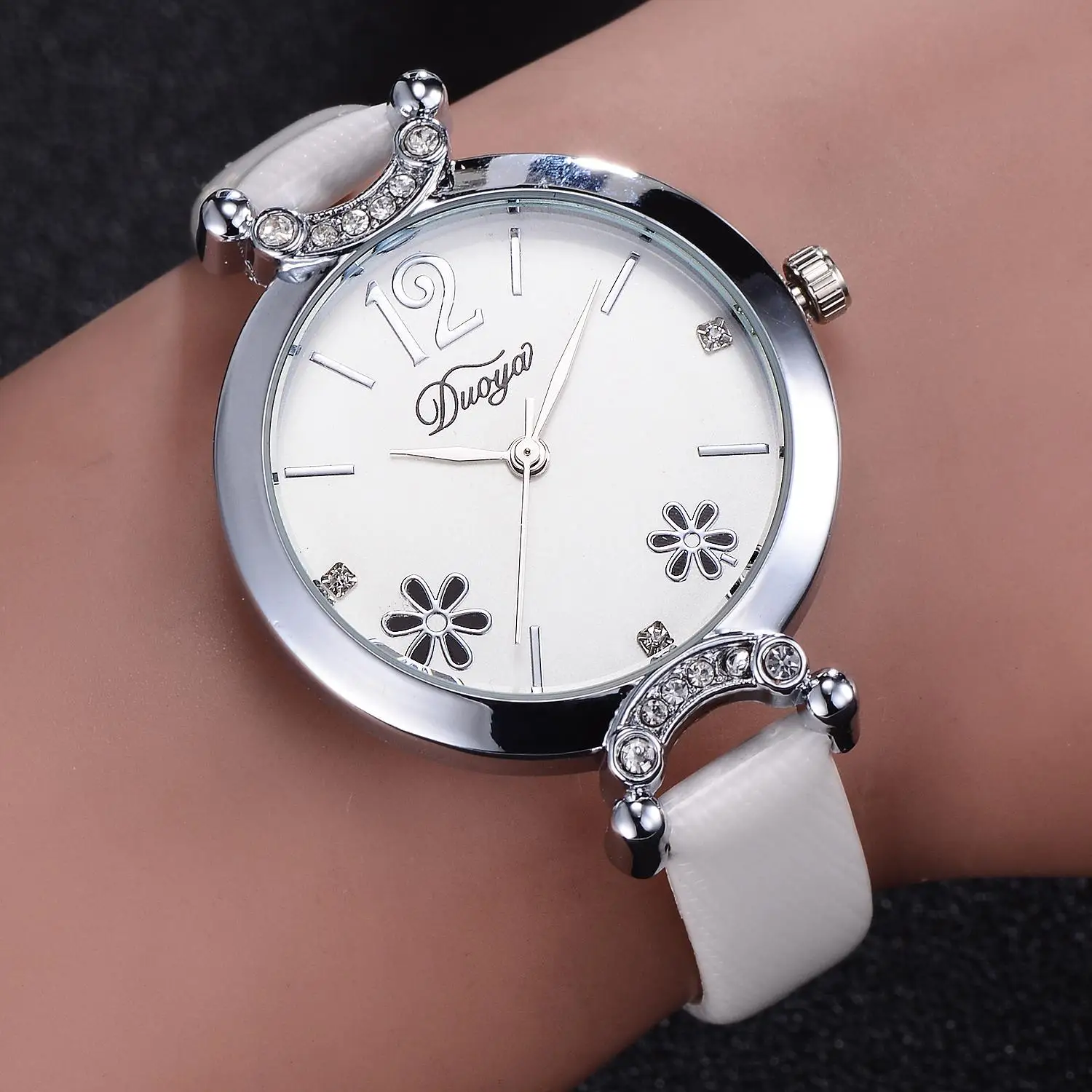 Simple White Leather Clock Women Casual Analog Quartz Wrist Watchin