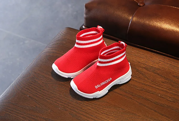 Высококачественная модная детская обувь для малышей нескользящая Мягкая Спортивная обувь для новорожденных мальчиков и девочек для первых шагов - Цвет: Красный