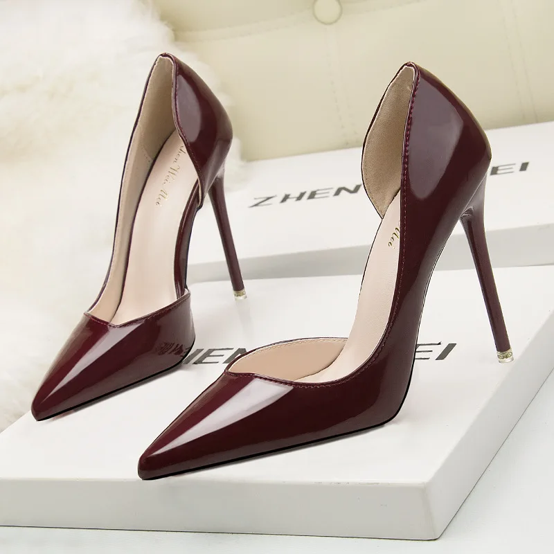 Ou Mo brand Shallow mouth High heels women?s sandals pointed toe Sexy High heels 10cm Solid color patent leather Female shoes