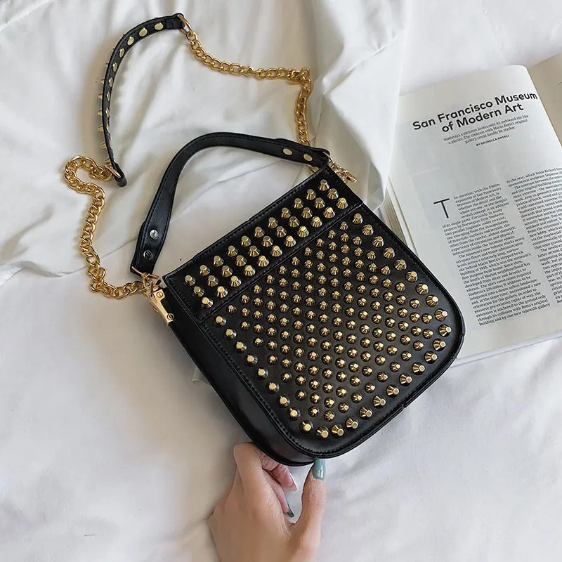 

Hot Selling 2019 Famous Brand Designer Women's Bucket Bag Pu Leather Ladies Rivet Handbags Female Shoulder Bag Casual Tote